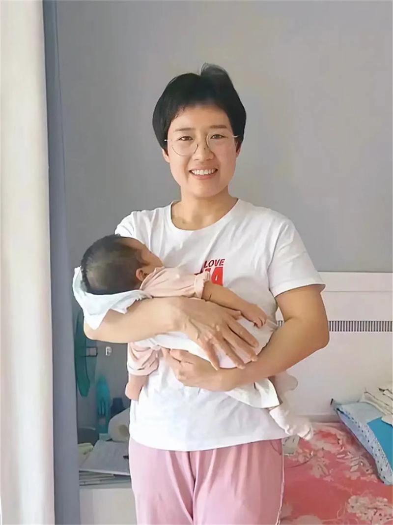 杭州育儿嫂：托起城市家庭希望的小小天使